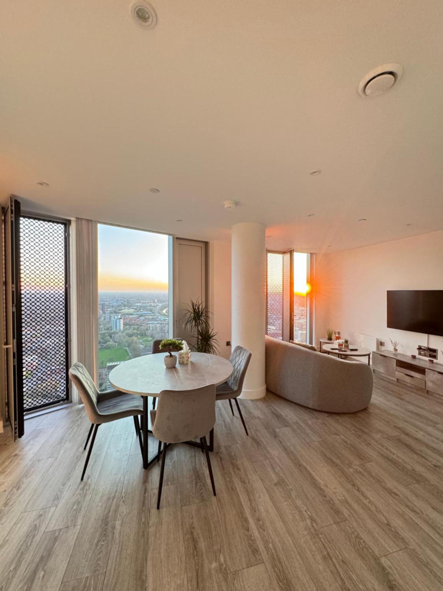 Apartment 3 Bedroom Penthouse In The Centre Deansgate New Build High Floor *