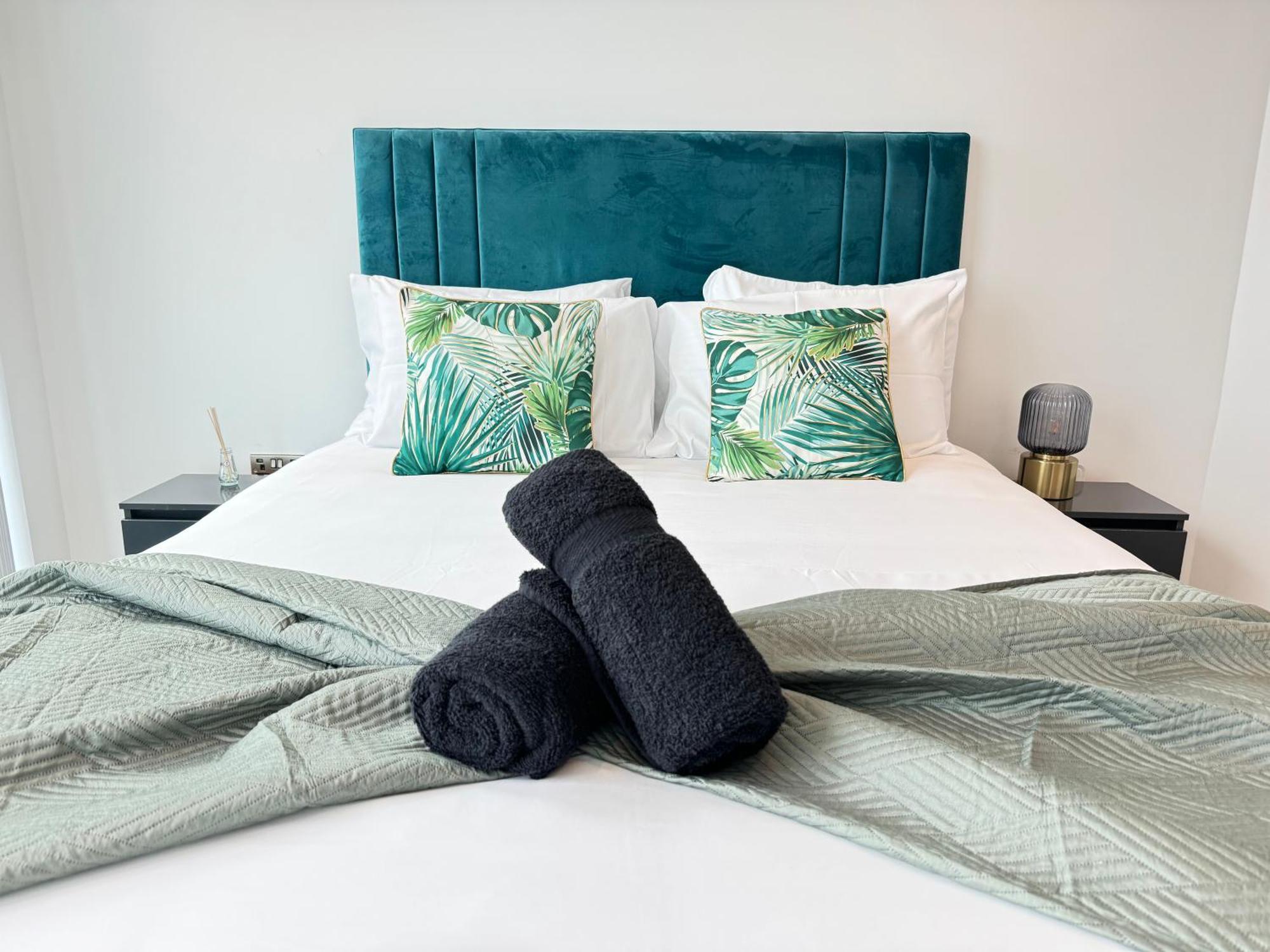 3 Bedroom Penthouse In The Centre Deansgate New Build High Floor *