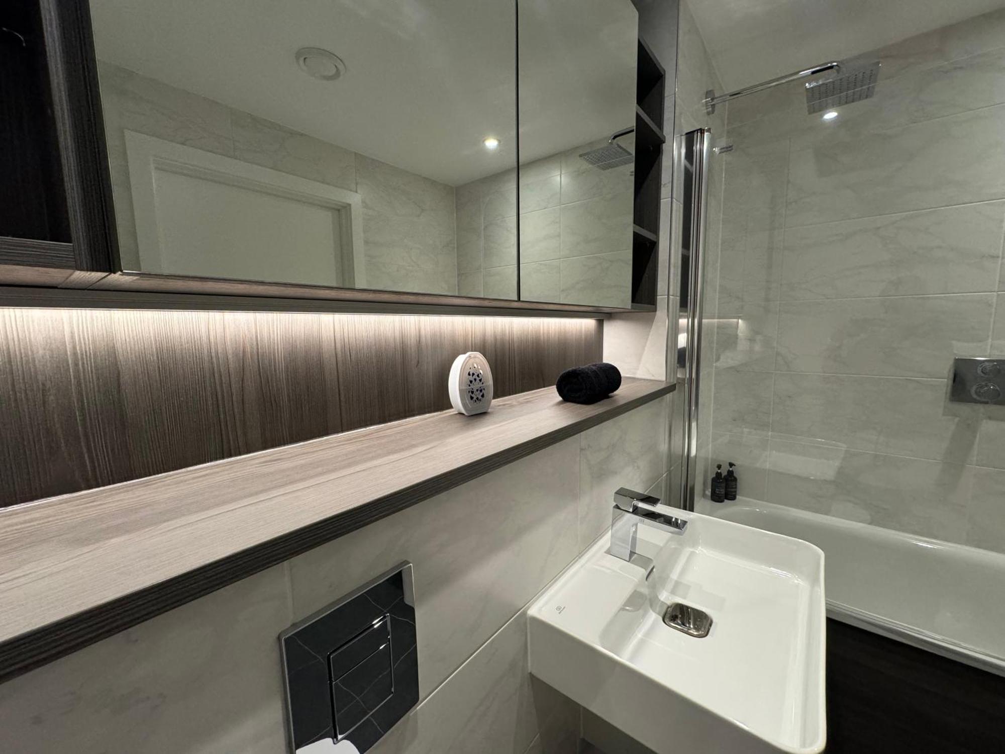 3 Bedroom Penthouse In The Centre Deansgate New Build High Floor Apartment