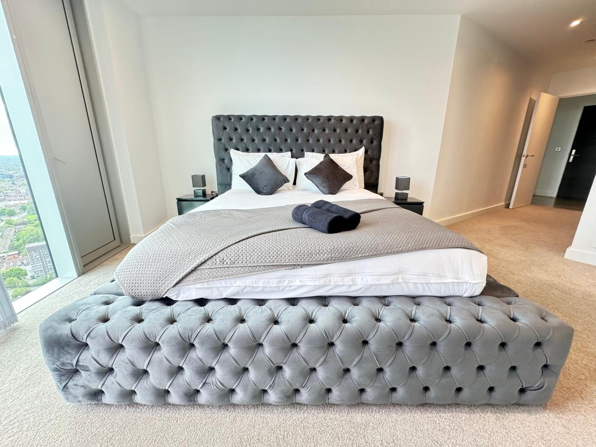3 Bedroom Penthouse In The Centre Deansgate New Build High Floor Apartment *