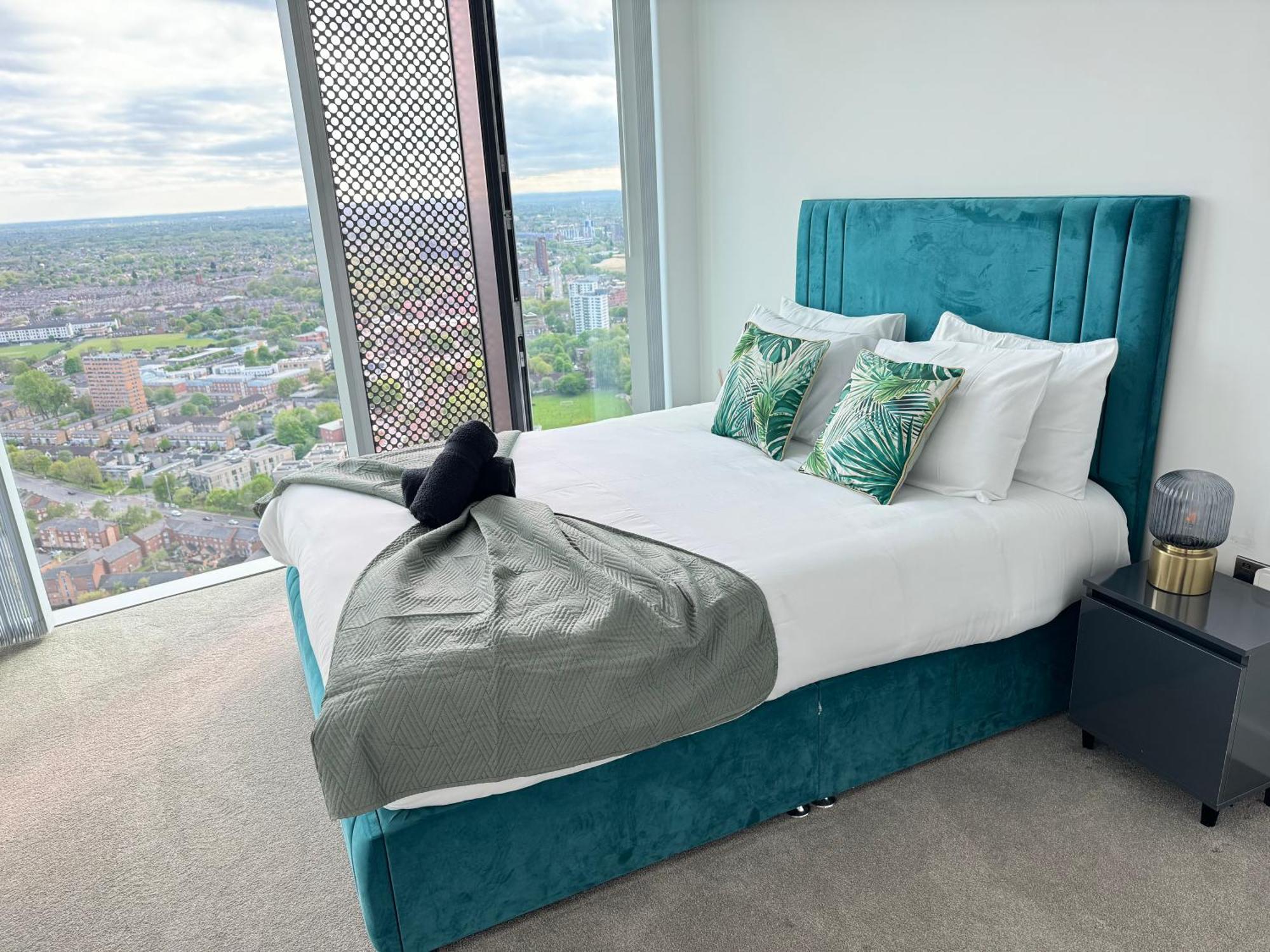 3 Bedroom Penthouse In The Centre Deansgate New Build High Floor
