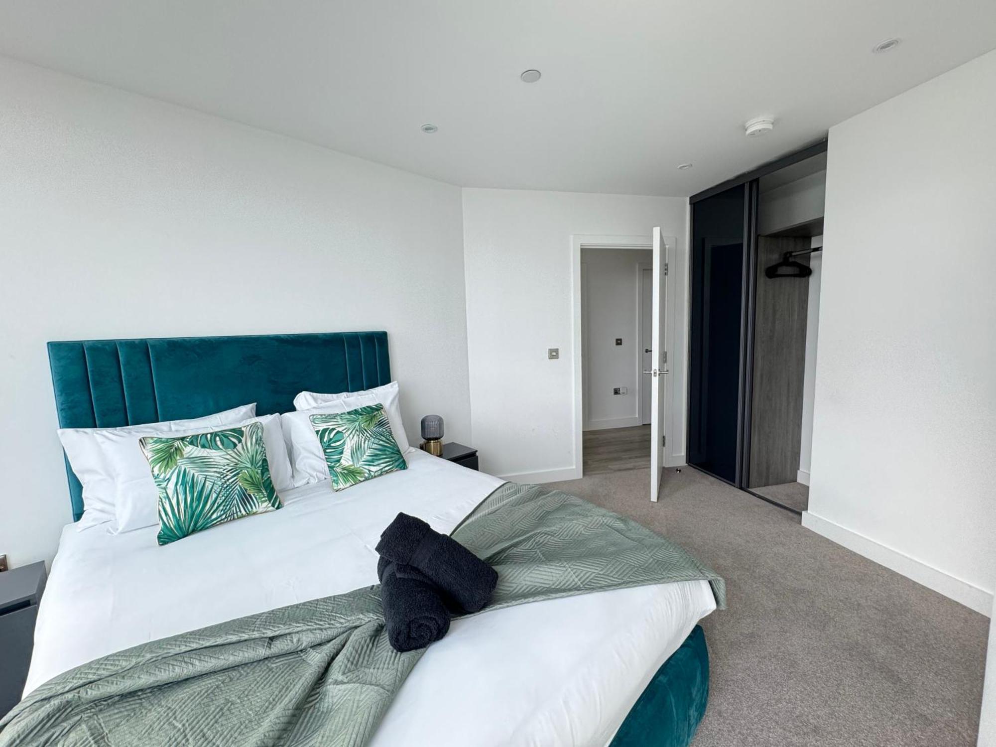 3 Bedroom Penthouse In The Centre Deansgate New Build High Floor Apartment